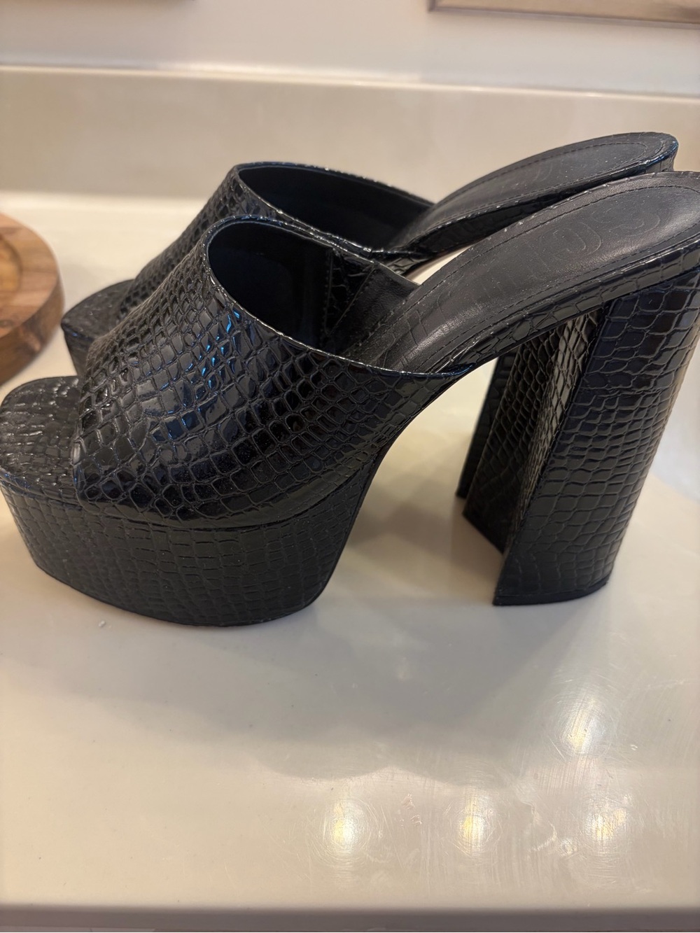 ♠️ SCHUTZ Black Croc-Embossed Slide Mules - Picture 2 of 6